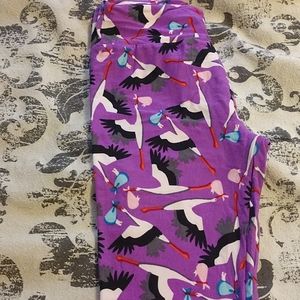 N w o t lularoe stork leggings purple background